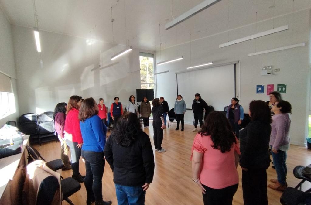 Funcionarias de Residencias Estudiantiles participaron de Taller de Autocuidado «Cultivar Bienestar»