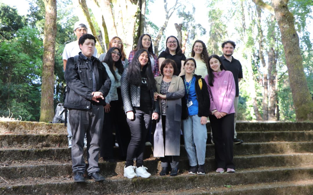 Fundación DAEL visitó la UACh para reunirse con estudiantes becados/as