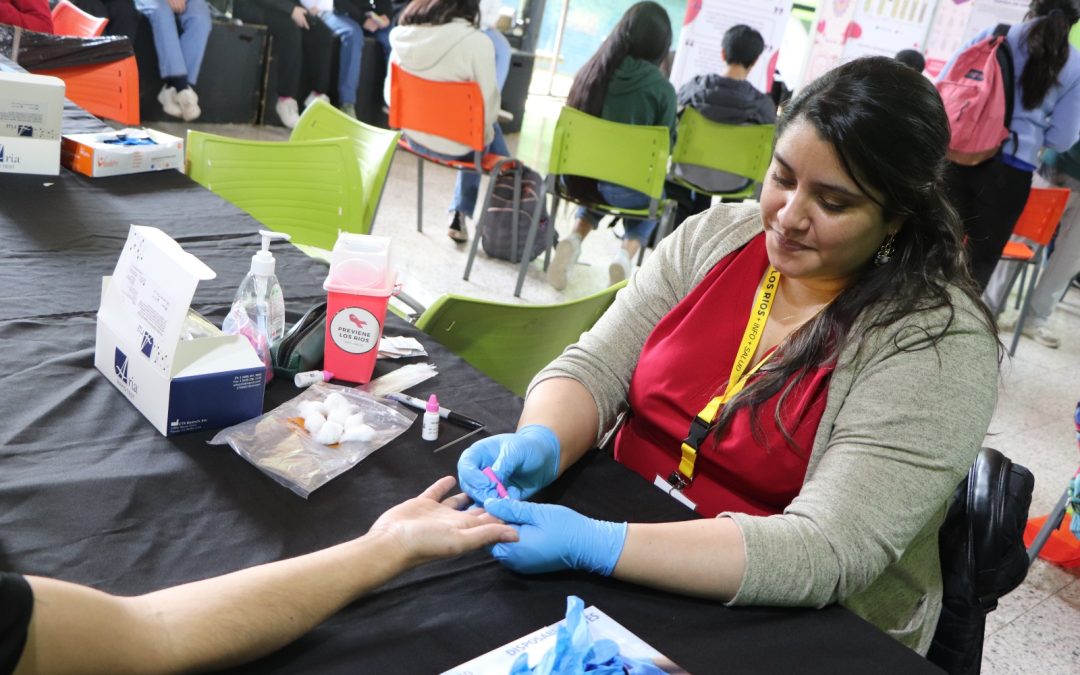 Más de 100 estudiantes se realizaron test rápido de VIH en exitoso operativo